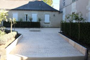 terrasse en pavés de paris clair.