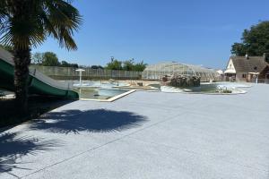 Béton drainant autour d'une piscine